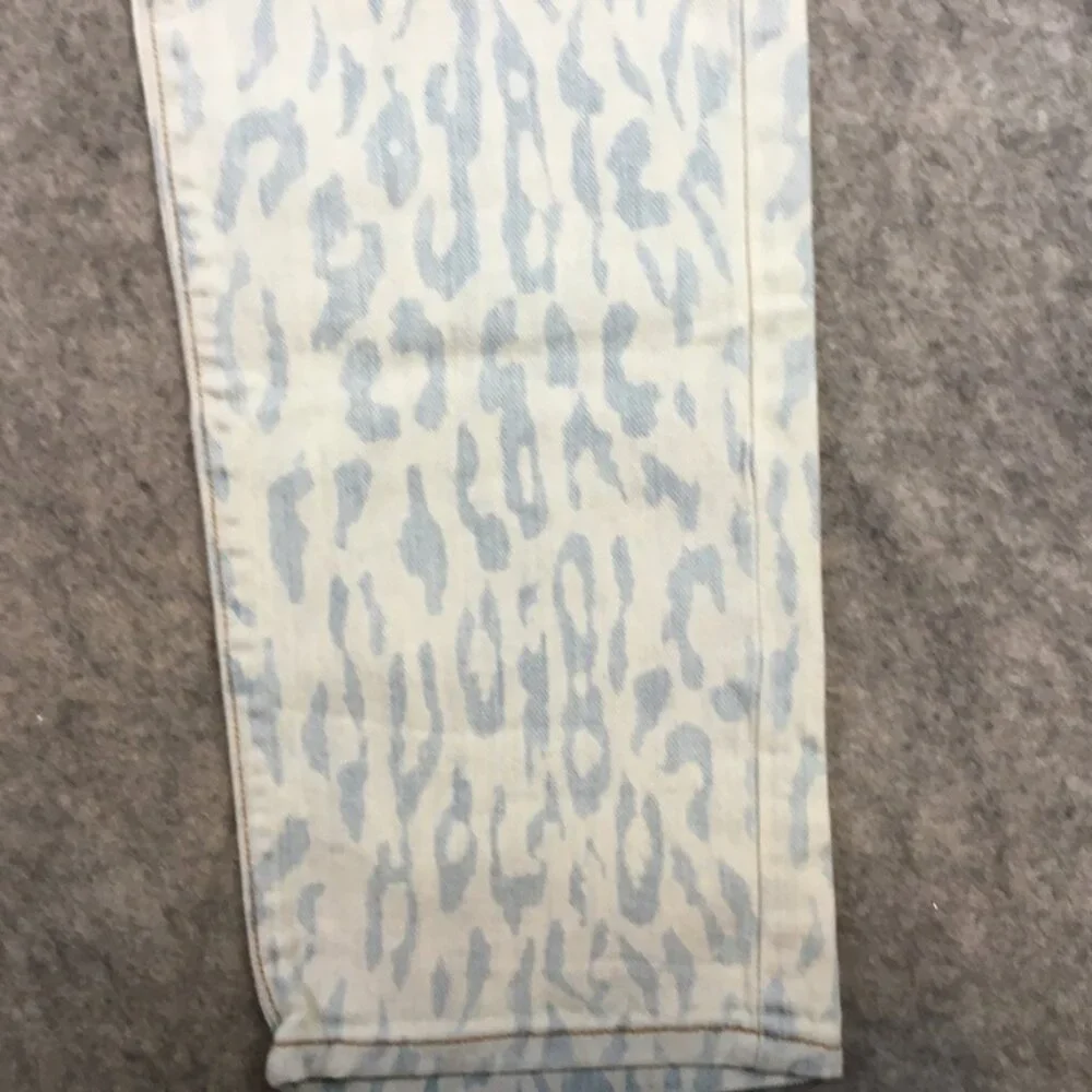 LUX Jeans 32 14 Mid Rise Straight Light Wash Leopard Print Stretch Blue Made USA - Picture 2 of 12